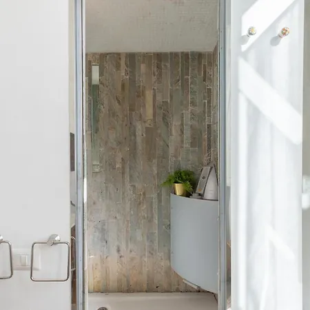 Iflat Trastevere Bright And Comfy 2 Bedroom Διαμέρισμα